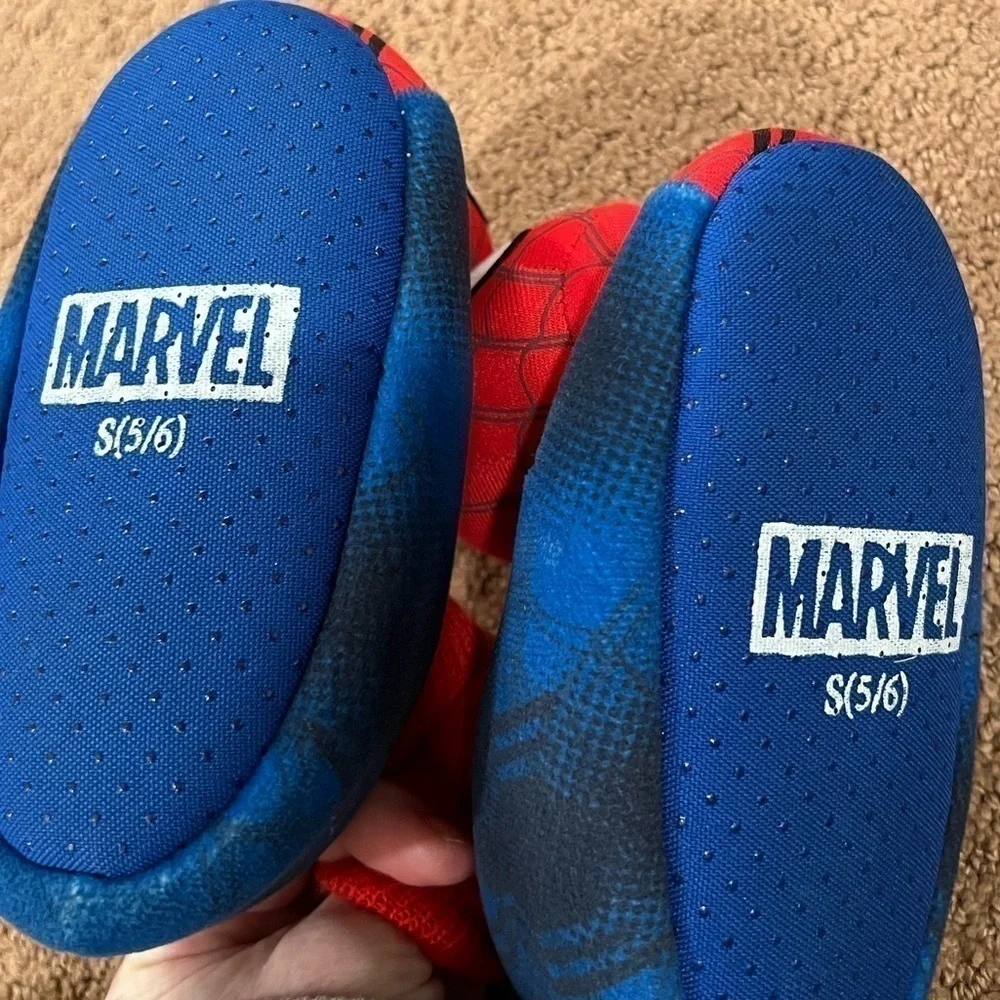 Avenger Marvel Spider-Man Boys Size Small (5/6) Slippers